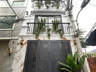 Nhà vị trí đẹp gần chợ gò vấp, xung quanh 5 trường đại học lớn. hẽm xe hơi, 5tầng 4pn. chỉ 5ty960.