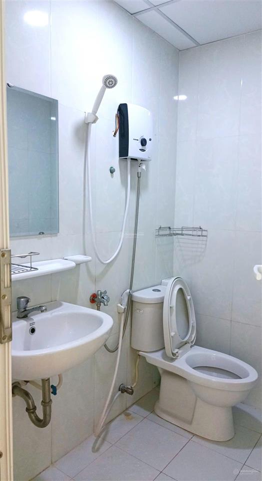 Cần cho thuê căn hộ nhà trống 65m2, 2p.n, 2 toilet, nhận nhà ở ngay.