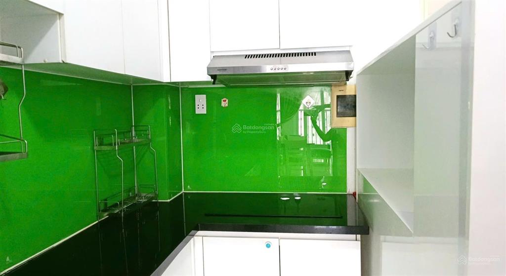 Cần cho thuê căn hộ nhà trống 65m2, 2p.n, 2 toilet, nhận nhà ở ngay.