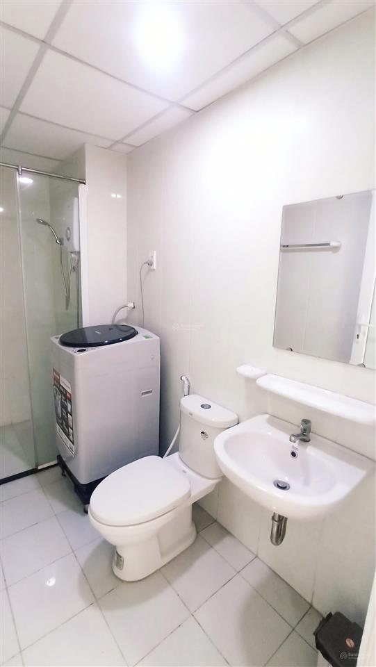 Cần cho thuê căn hộ nhà trống 65m2, 2p.n, 2 toilet, nhận nhà ở ngay.