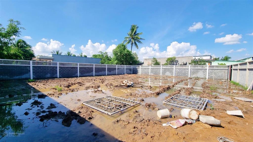 (22m x 27m) full thổ cư đã rào, đã san chỉ còn chờ anh/chị xách gạch đến xây biệt thư thôi ạ.