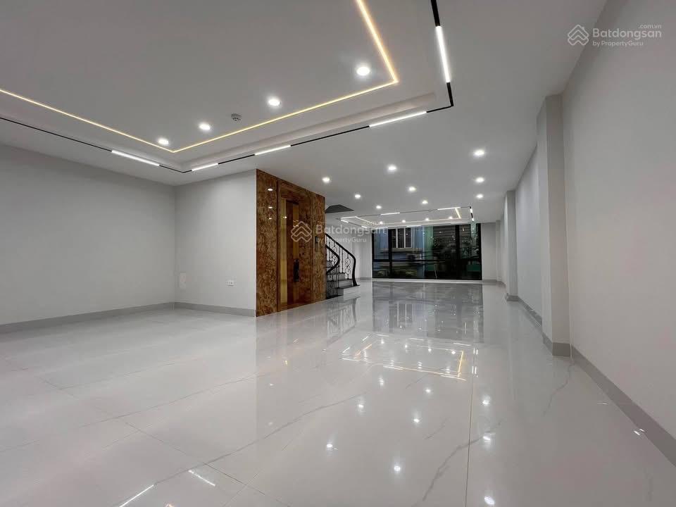 Chỉ hơn 40 tỷ siêu phẩm mặt phố  2 mặt tiền, cực hiếm quận 2 bà trưng  8tầng thang máy mới koong