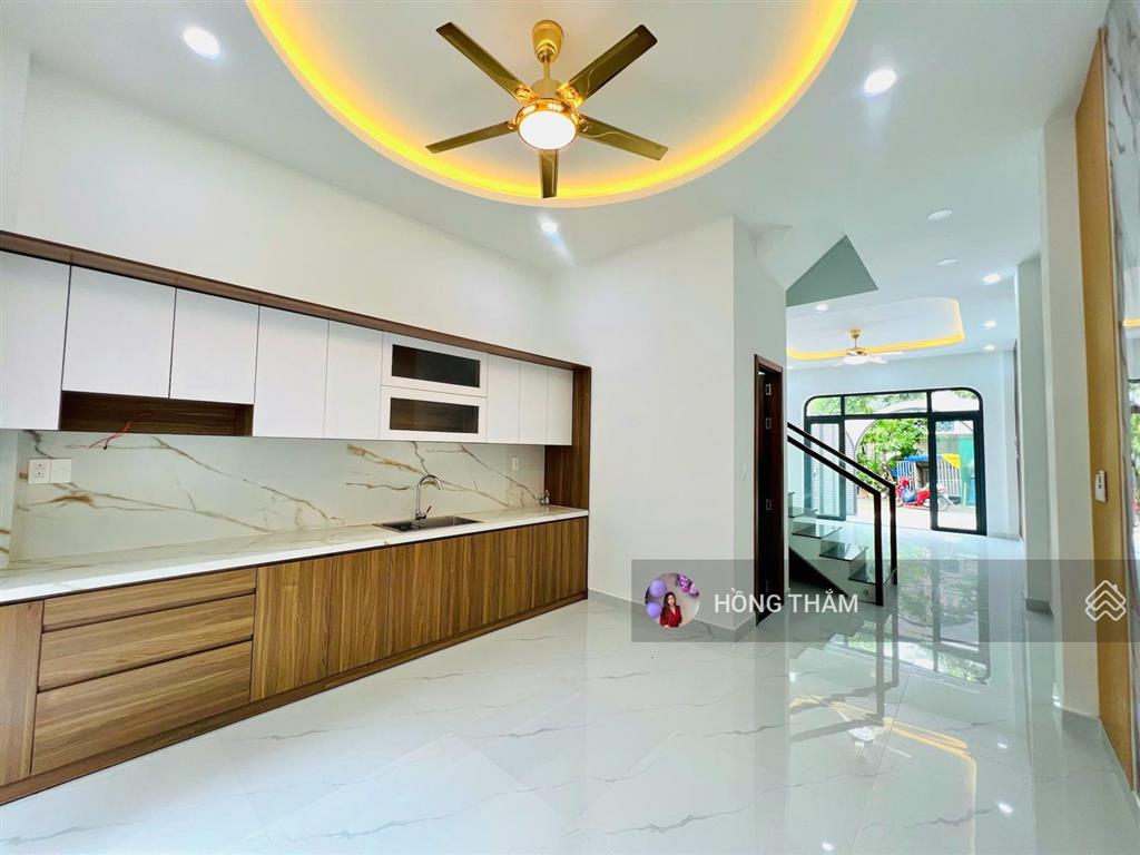 Bán nhà đẹp chính chủ gần vinhomes grand park giá chỉ 5.6 tỷ dt 61.6m2  0938 369 ***