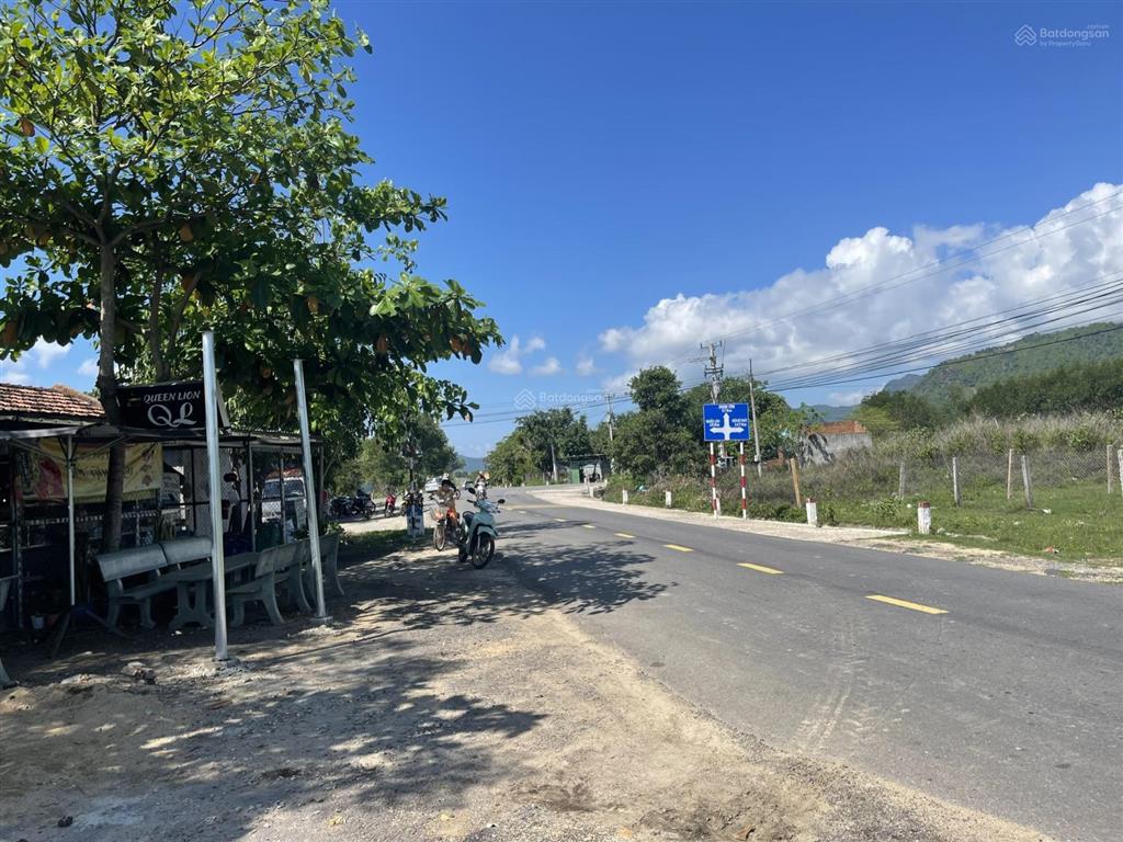 Chính chủ bán lô đất ngã tư, 4500m² gần 3000m² thổ cư đt8  ninh xuân  ninh hòa. đối diện kcn