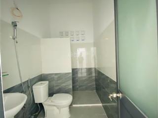 Bán nhà mới xây gần chợ vĩnh hải nha trang đường xe ô tô tận nơi. dt 70m2 có 2 phòng ngủ 2 toilet