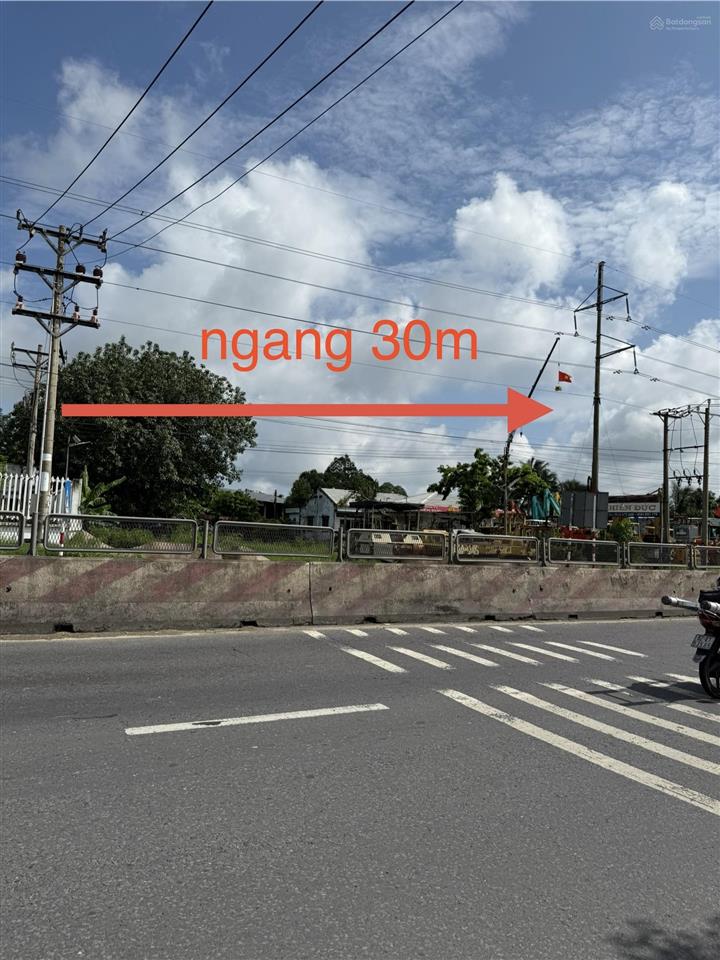 Đất mặt tiền quốc lộ full thổ cư vuông vức ngang 30 dài 60 ngay trường cao đẳng sát hạch lái xe