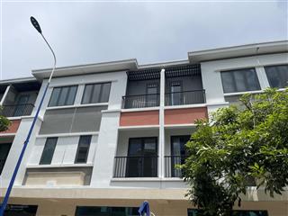 Nhà 1 trệt 2 lầu  sân để ô tô  bán nhanh giá 3 tỷ 3