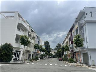 Bán gấp nhà riêng 105m2, 6,2 tỷ tại unitown, hòa phú, thủ dầu một, bình dương