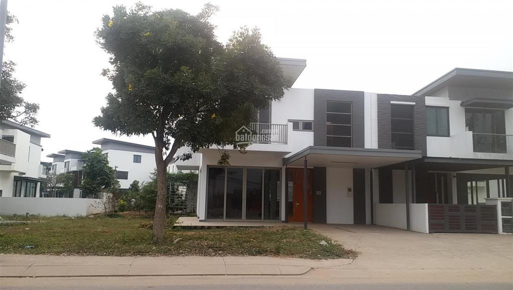 Bán biệt thự song lập swanbay, đã có sổ, dt 330m2, vị trí căn góc đối diện cv, giá bán 25 tỷ