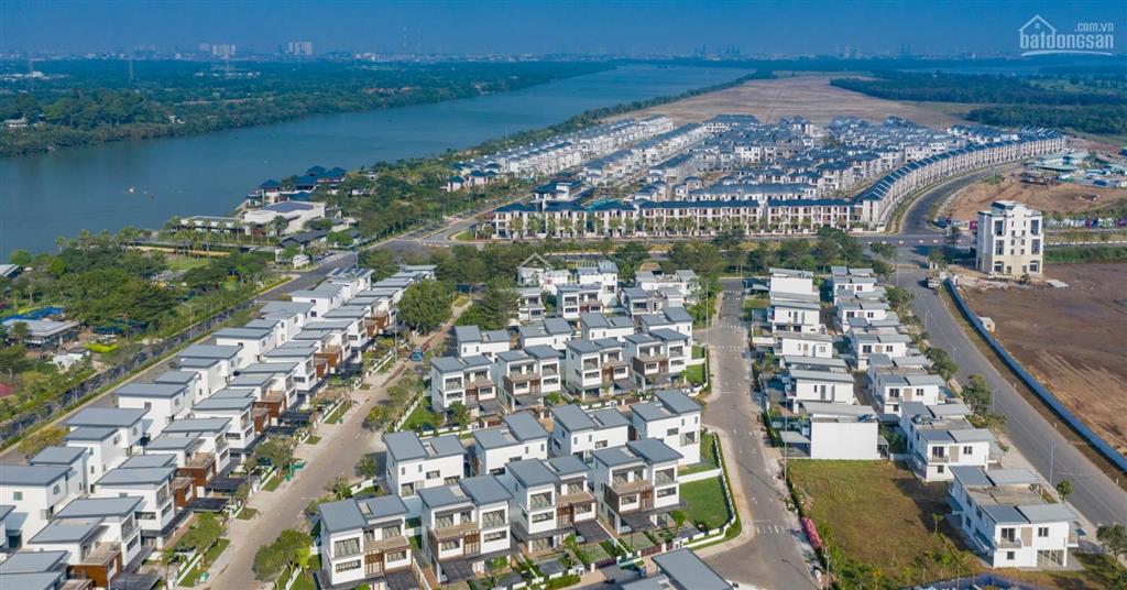 Bán biệt thự song lập swanbay, đã có sổ, dt 330m2, vị trí căn góc đối diện cv, giá bán 25 tỷ