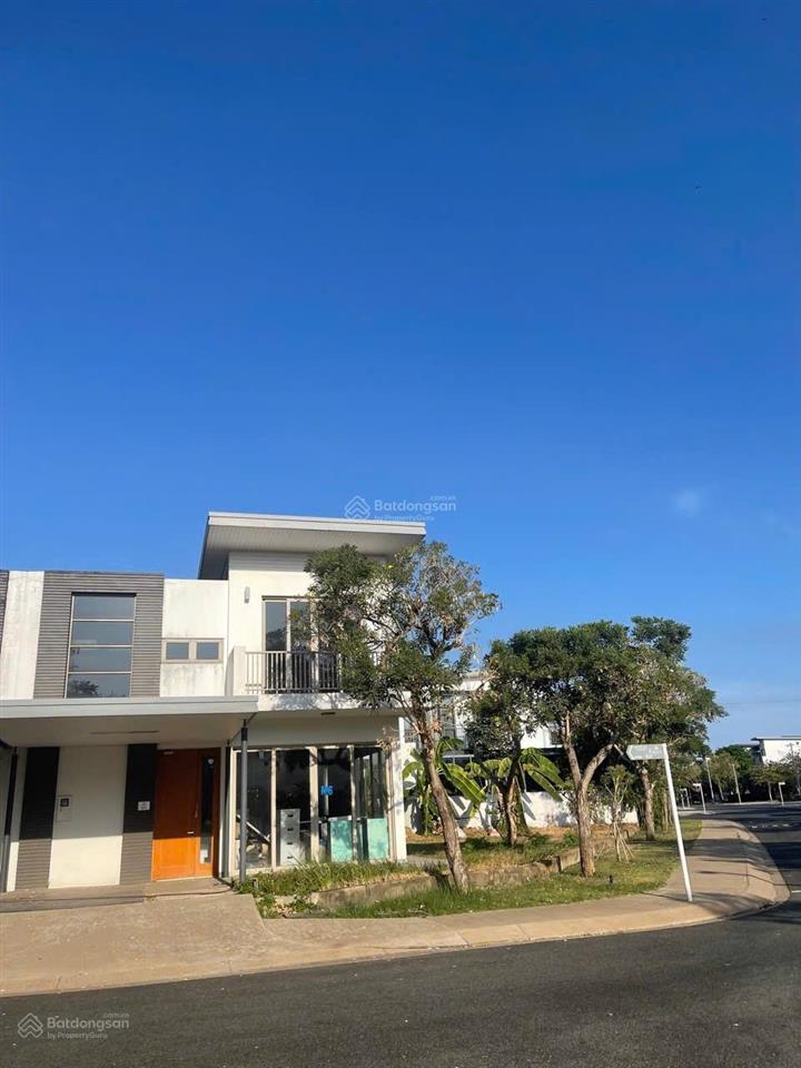 Bán biệt thự song lập swanbay, đã có sổ, dt 330m2, vị trí căn góc đối diện cv, giá bán 25 tỷ