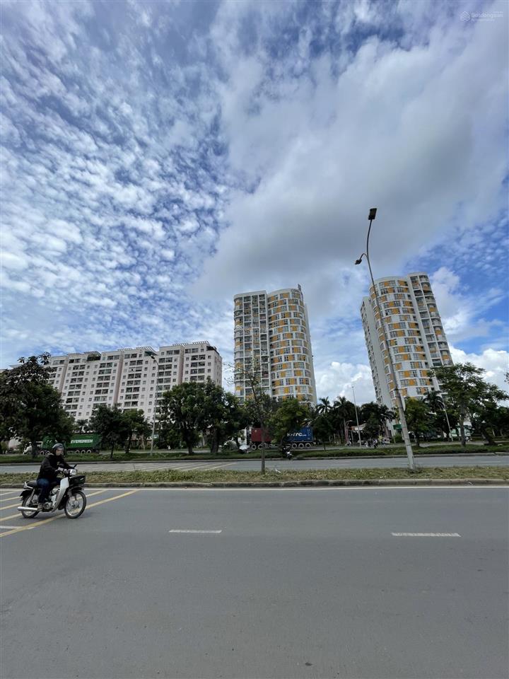 Lô đất đối diện công viên  kdc 13e