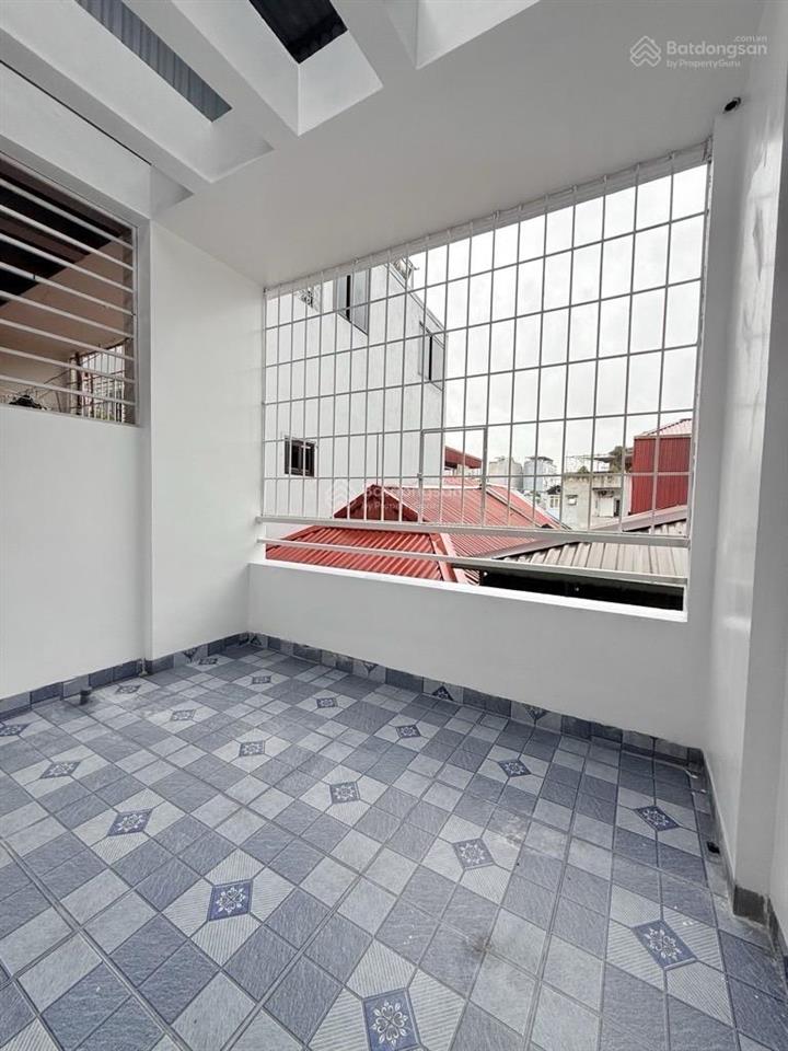 Tại số 282 phố kim giang cạnh ubnd phường tôi đang cần bán căn nhà 42m2 x 5t giá chỉ nhỉnh 9 tỷ