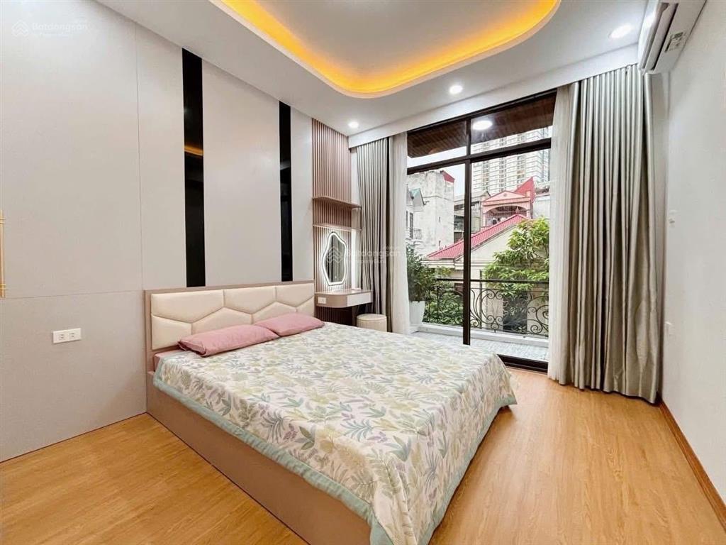 Tại số 282 phố kim giang cạnh ubnd phường tôi đang cần bán căn nhà 42m2 x 5t giá chỉ nhỉnh 9 tỷ