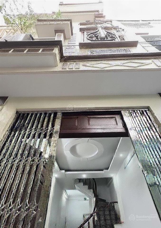 Tại số 282 phố kim giang cạnh ubnd phường tôi đang cần bán căn nhà 42m2 x 5t giá chỉ nhỉnh 9 tỷ