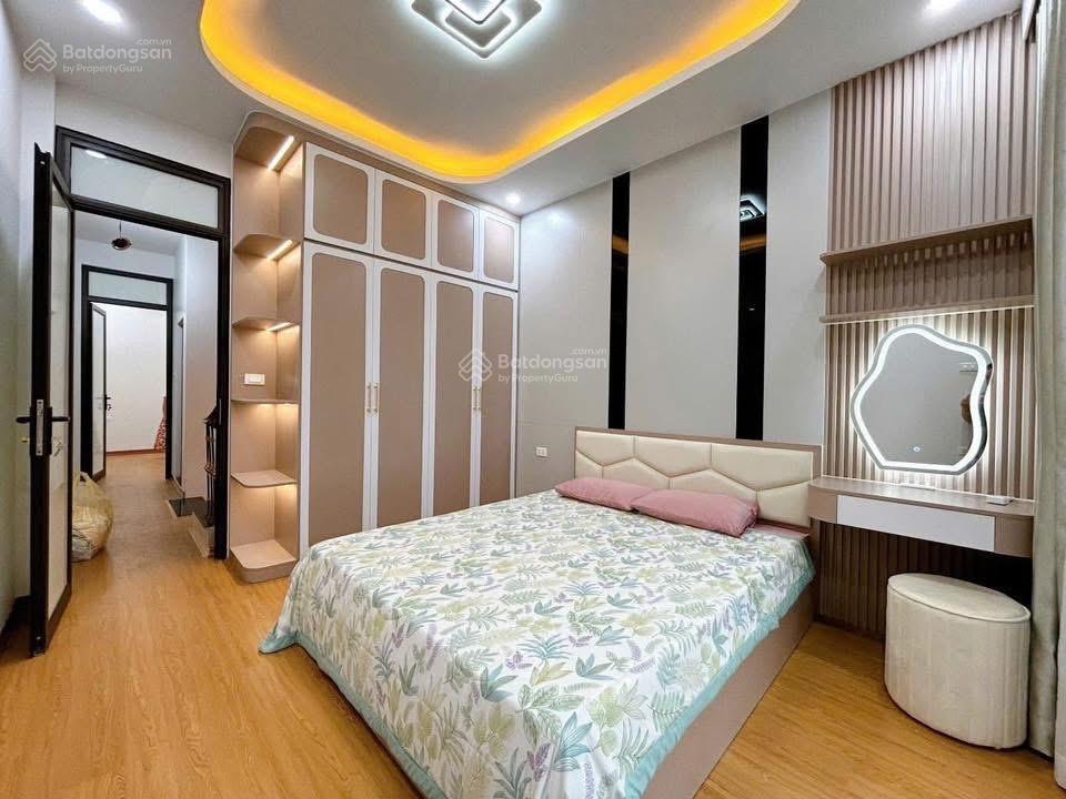 Tại số 282 phố kim giang cạnh ubnd phường tôi đang cần bán căn nhà 42m2 x 5t giá chỉ nhỉnh 9 tỷ