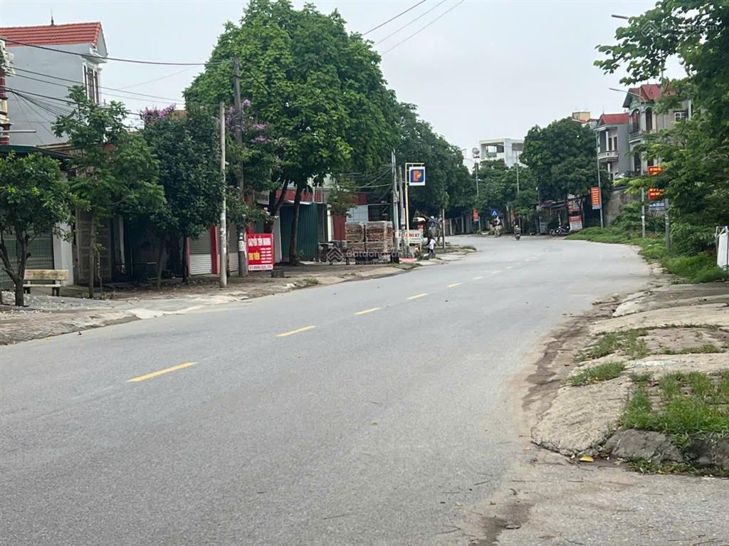 Chính chủ bán đất quang minh dt 126m2 full thổ cư, đường ô tô tránh, 2 mặt tiền kd sầm uất