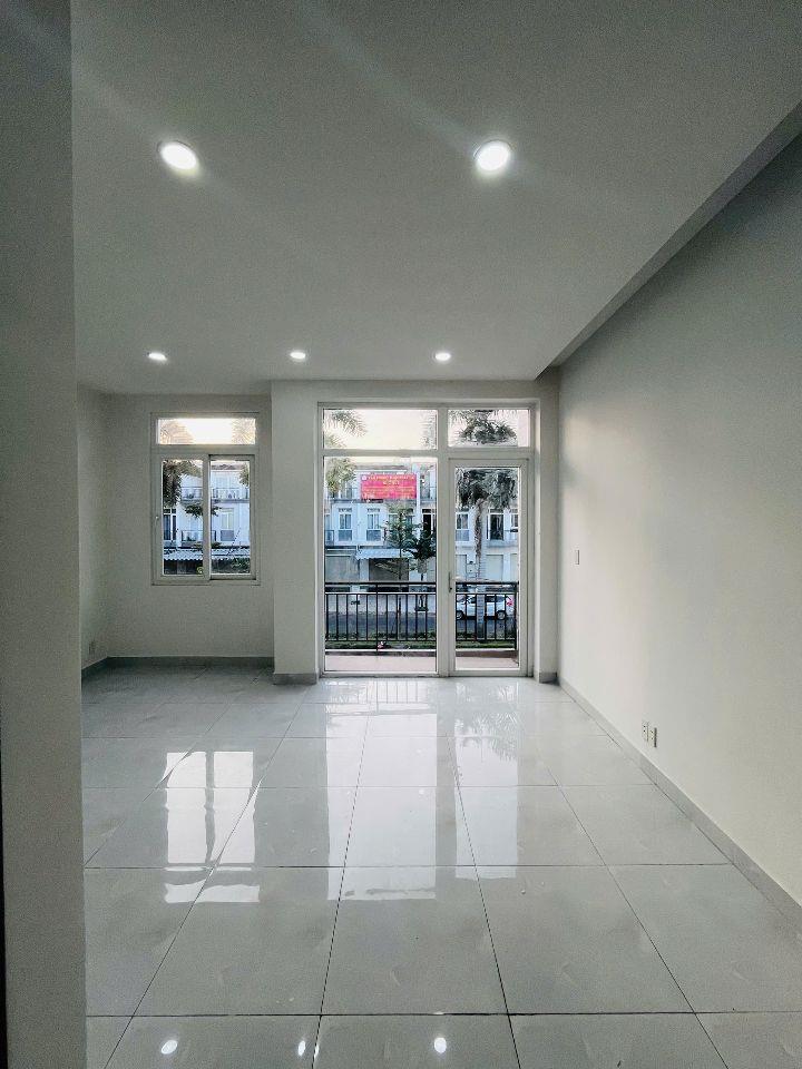 Sock ! Shophouse kinh doanh, mặt tiền 25m, Cạnh Căn Góc Ngã Tư