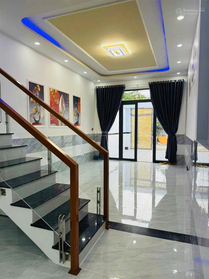 Bán nhà đối diện công viên, 4pn, sổ hoàn công (1 trệt 1 lầu)