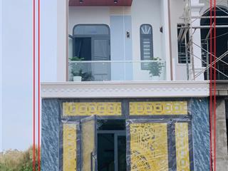 Bán nhà đối diện công viên, 4pn, sổ hoàn công (1 trệt 1 lầu)