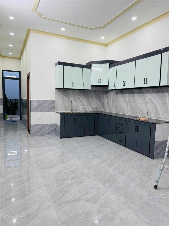 Bán nhà đối diện công viên, 4pn, sổ hoàn công (1 trệt 1 lầu)