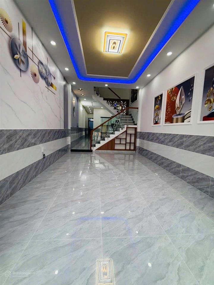 Bán nhà đối diện công viên, 4pn, sổ hoàn công (1 trệt 1 lầu)