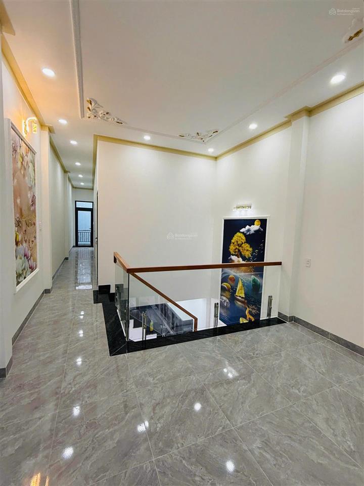 Bán nhà đối diện công viên, 4pn, sổ hoàn công (1 trệt 1 lầu)