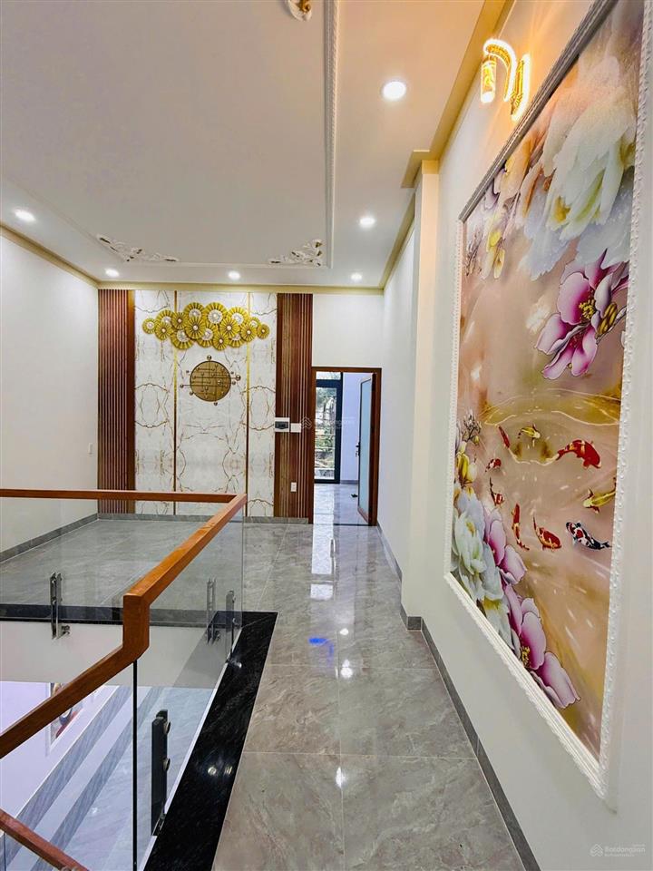 Bán nhà đối diện công viên, 4pn, sổ hoàn công (1 trệt 1 lầu)