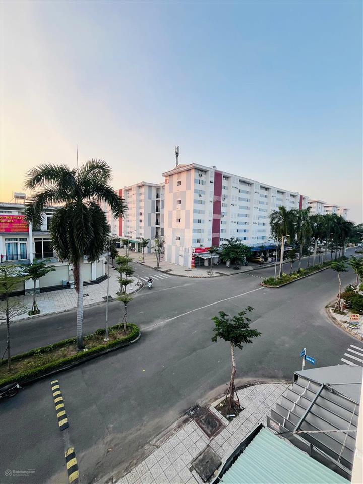 Đi nước ngoài| cần bán nhà phố thương mại, trục kinh doanh sầm uất, cạnh căn góc ngã tư