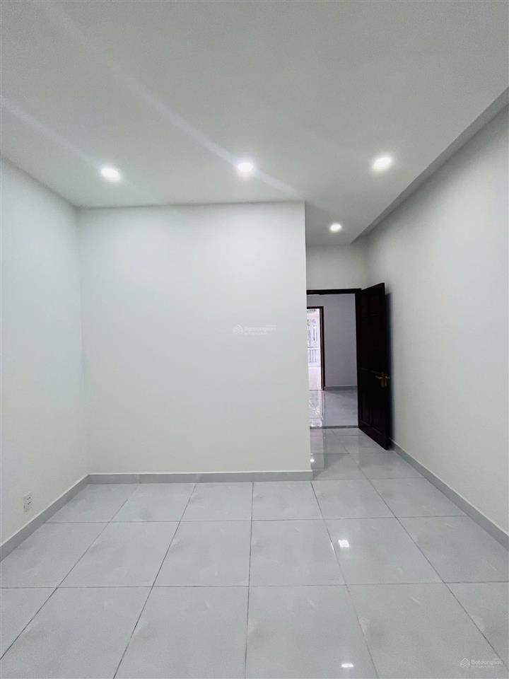 Đi nước ngoài| cần bán nhà phố thương mại, trục kinh doanh sầm uất, cạnh căn góc ngã tư