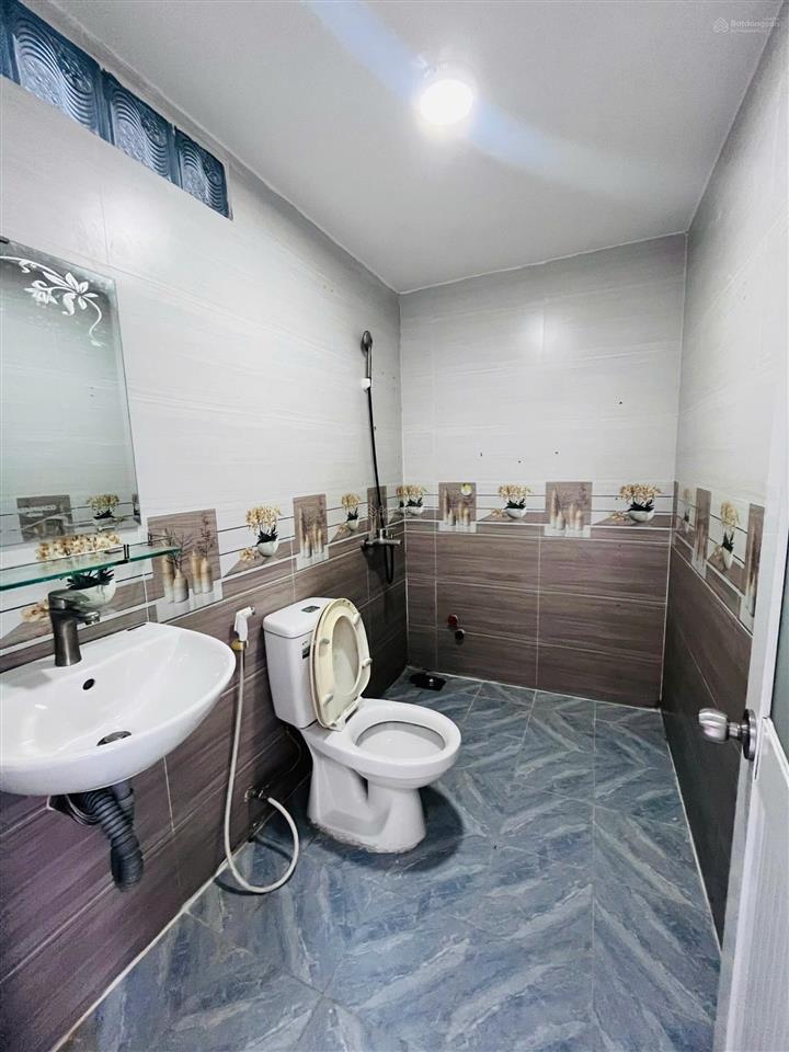 Đi nước ngoài| cần bán nhà phố thương mại, trục kinh doanh sầm uất, cạnh căn góc ngã tư