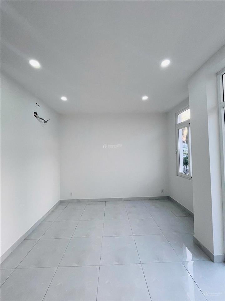 Đi nước ngoài| cần bán nhà phố thương mại, trục kinh doanh sầm uất, cạnh căn góc ngã tư