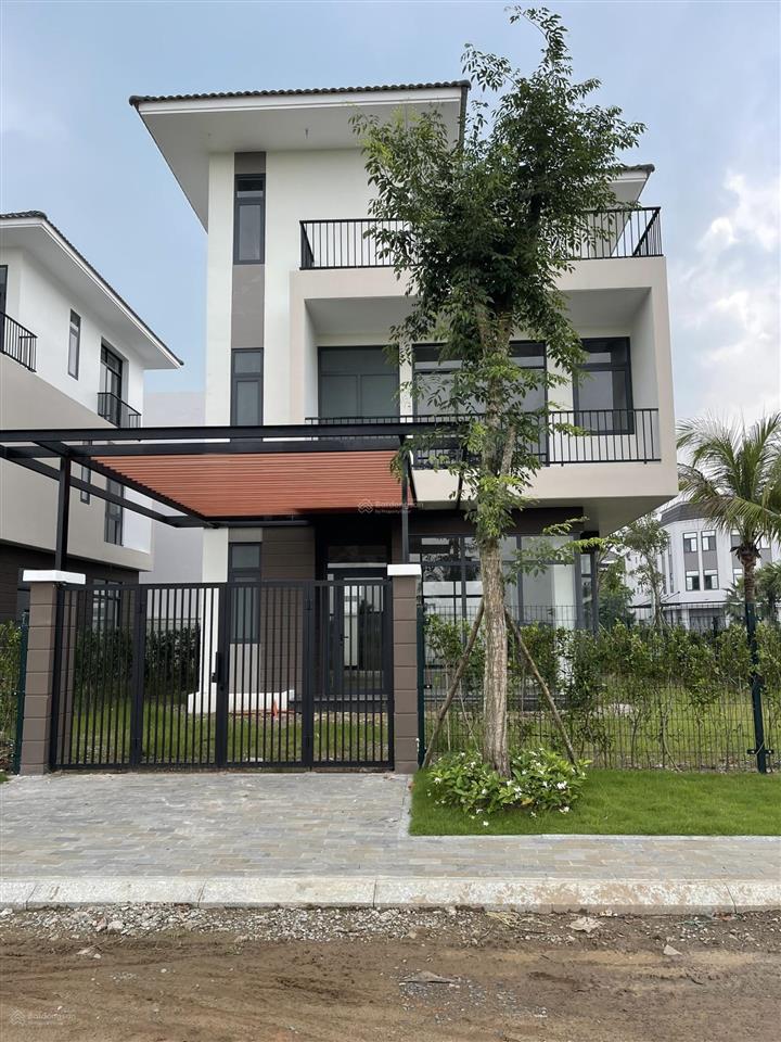 Bán căn góc biệt thự 170m2 đường 16m đối diện sân golf (3 tầng)