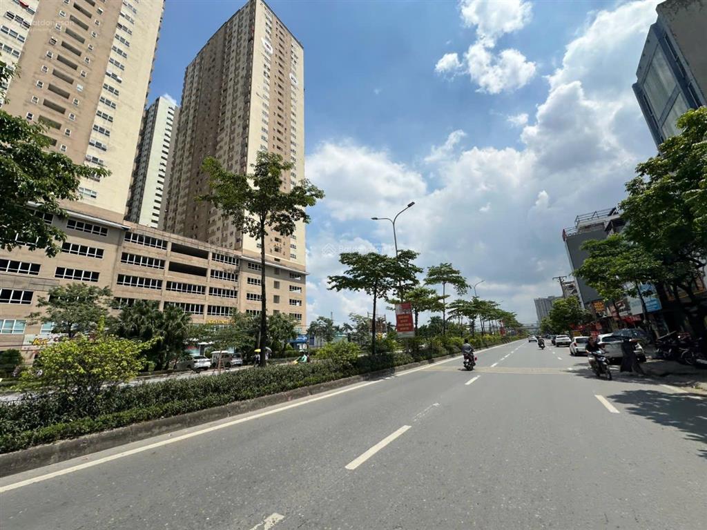 Ngay ngã tư trôitrung tâm xã hoài đức 40m26 tầng, lô gócthang máy, ôtô vào nhà, thông các ngả