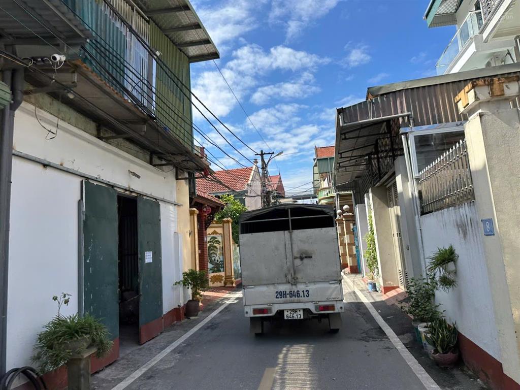 Ngay ngã tư trôitrung tâm xã hoài đức 40m26 tầng, lô gócthang máy, ôtô vào nhà, thông các ngả