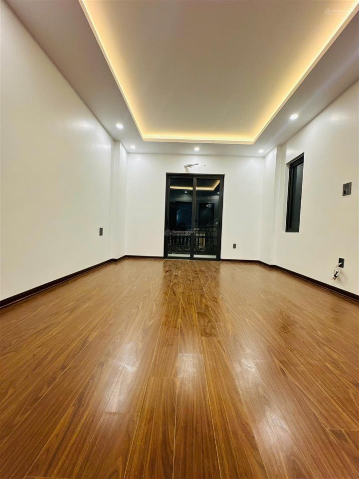 Ngay ngã tư trôitrung tâm xã hoài đức 40m26 tầng, lô gócthang máy, ôtô vào nhà, thông các ngả