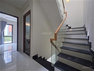 Nhà xây kiên cố, nhà mới đẹp vào ở ngay 4pn đường nhựa, xe hơi đỗ trong nhà. ngay tỉnh lộ 43 sổ hr