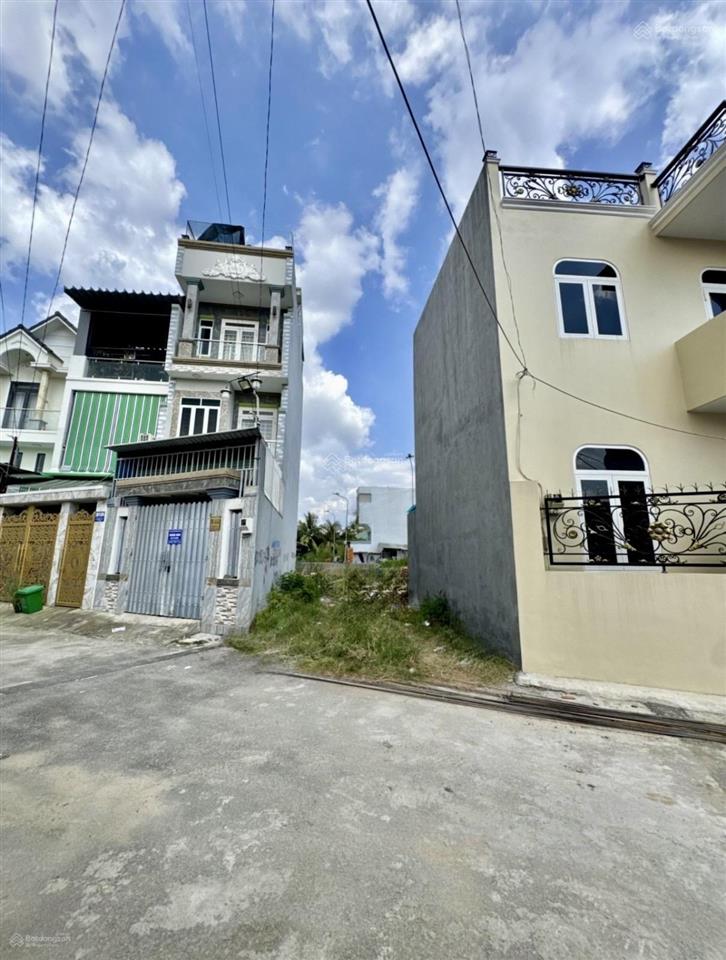 Lô đất full thổ cư gần cầu vượt gò dưa 63m2 (ngang 4.7m2 nở hậu) xây dựng hoàn công ngay 0939 415 ***