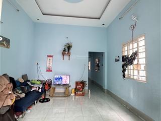 Bán đất tặng nhà c4 còn ở tốt, đường xe hơi vào, căn góc thông thoáng. giá tốt hiện nay 67m2 (4x17)