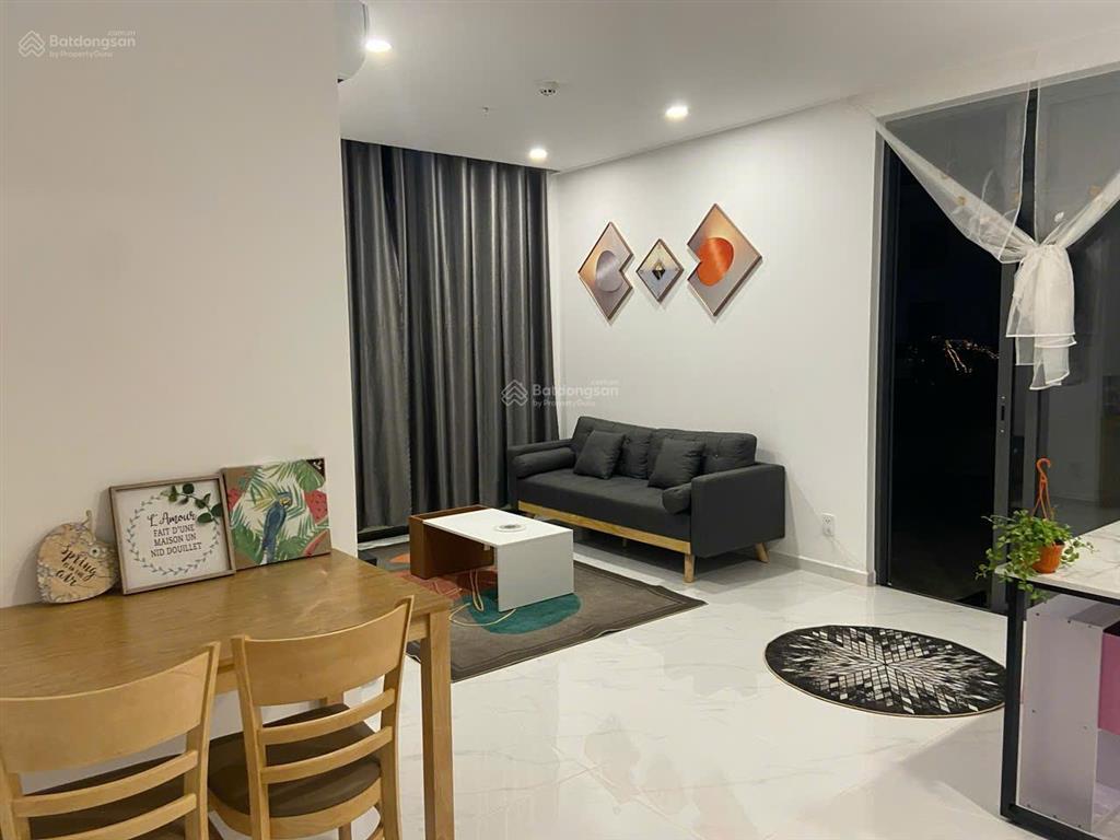 Chính chủ bán d'lusso 2pn 5,8 tỷ, full nội thất. an cư ấm cúng, sổ có rồi 0706 679 ***