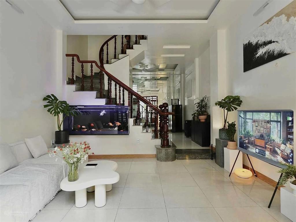 Hemr ô tô dương quảng hàmngay emart 4 tầng, 4pn nhỉnh 6 tỷ