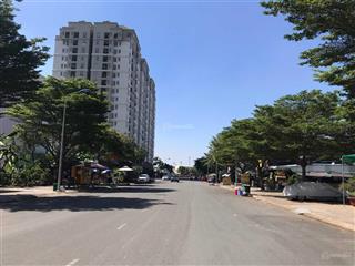 Bán biệt thự cao cấp gia hòa, q9, dt 15x20m, 1t, 3l đối diện công viên lớn giá 35 tỷ  0909 505 ***