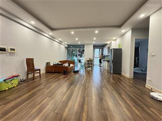 Cần bán gấp siêu phẩm chung cư 121m2, 3 phòng ngủ, lô góc view đẹp
