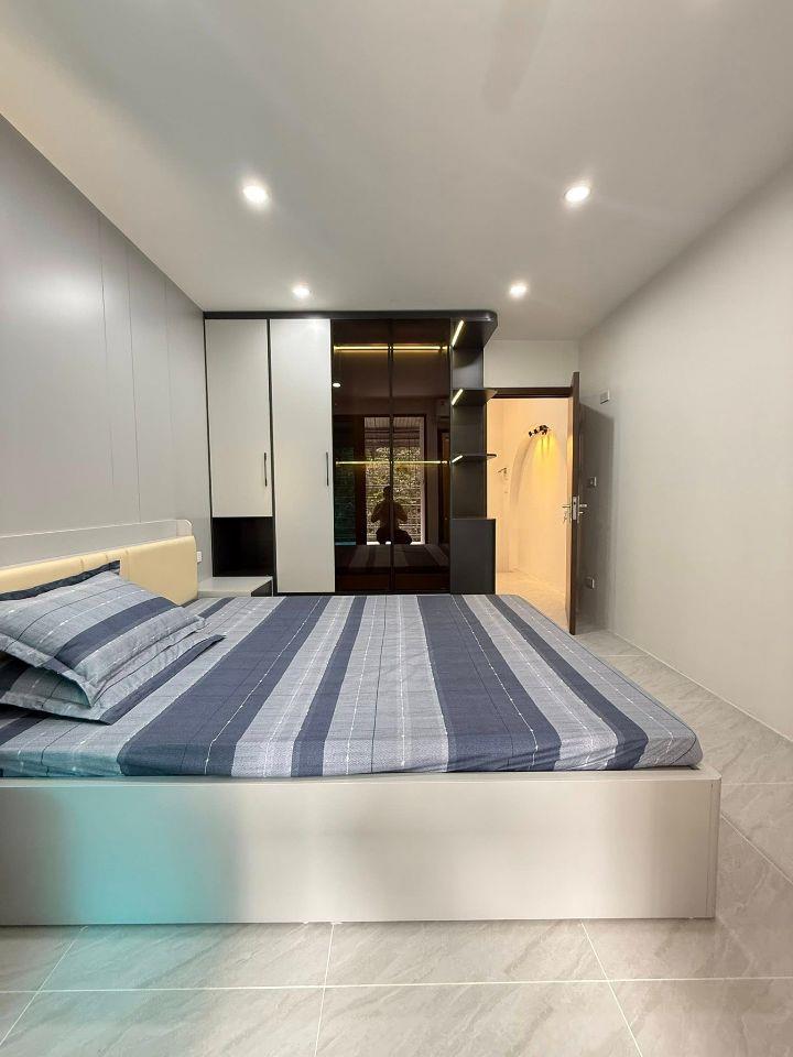 Bán căn hộ 120m2 3 ngủ, lô góc 3 mặt thoáng, có thể chia 4 ngủ, full nội thất