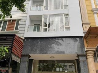 Chính chủ cần bán nhà phố hưng gia phú mỹ hưng giá 28.5 tỷ diện tích đất 6 dài 18.5m, dtsd 400m2