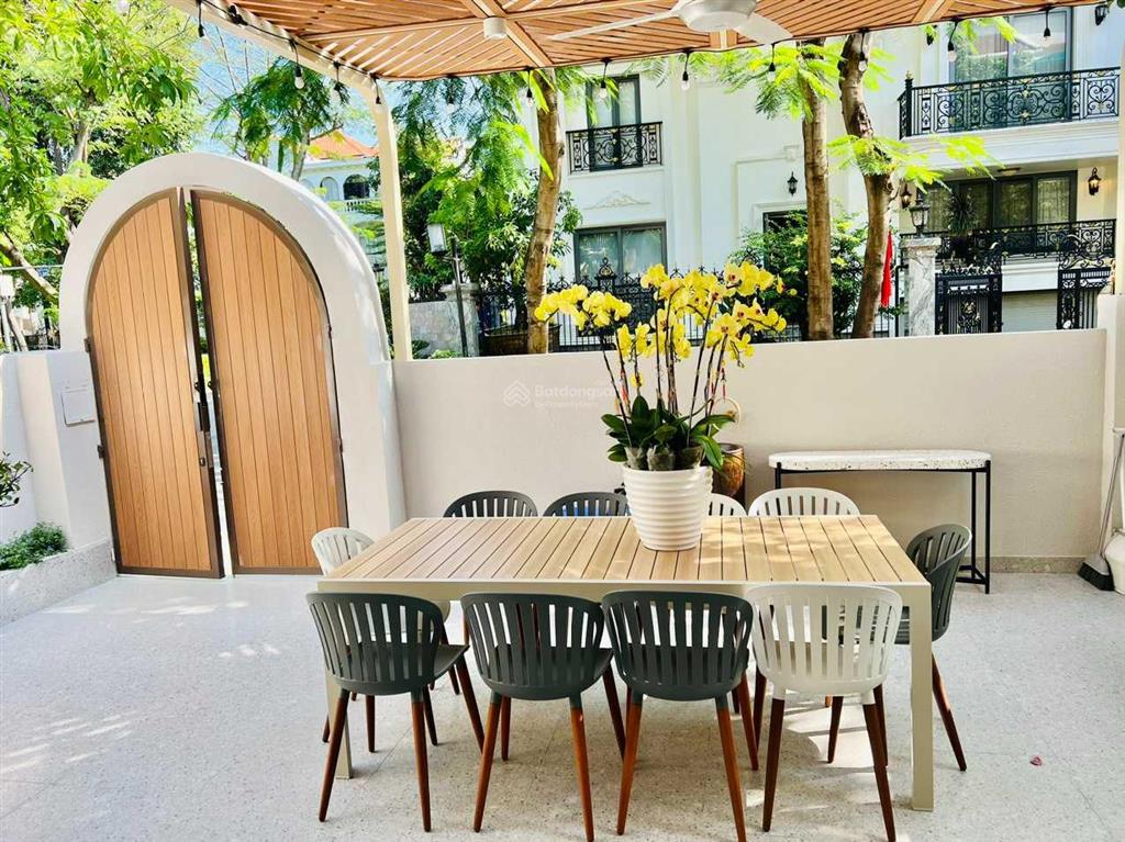 Chính chủ cần bán căn biệt thự liền hưng thái khu compound an ninh nhất tại phú mỹ hưng 27 tỷ