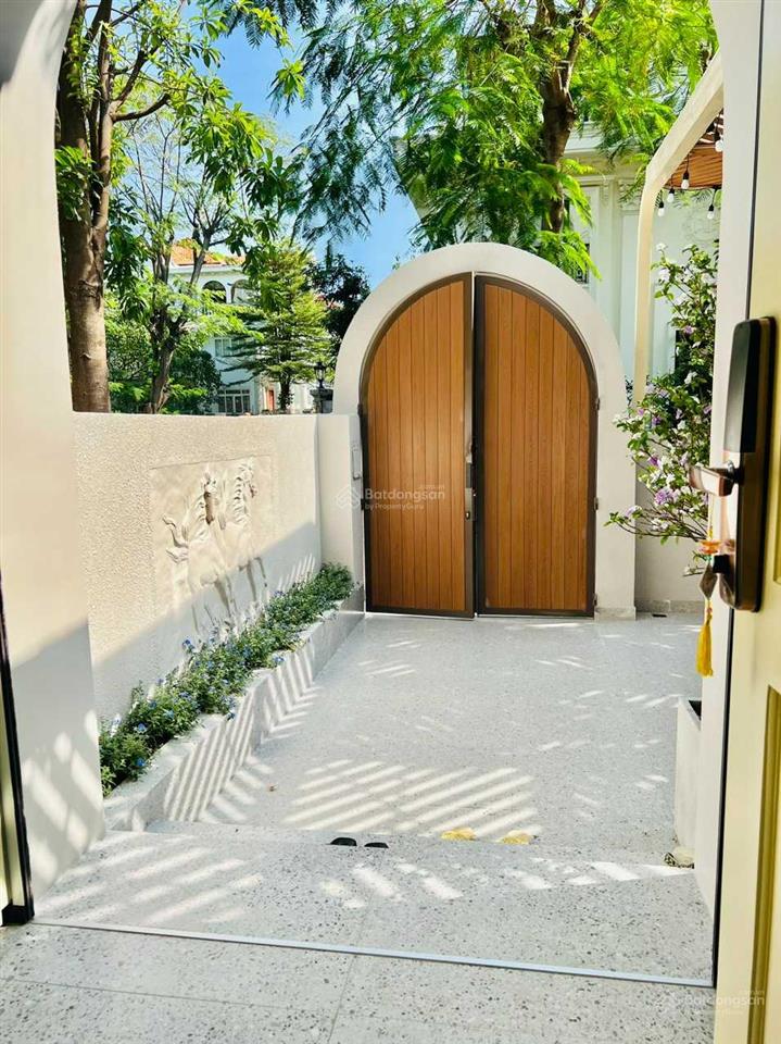 Chính chủ cần bán căn biệt thự liền hưng thái khu compound an ninh nhất tại phú mỹ hưng 27 tỷ