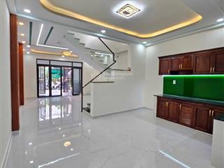 Nhà ngay tung tâm xuân thới đông, gần chợ đầu mối, sân để xe, 4 phòng ngủ, đường xe hơi