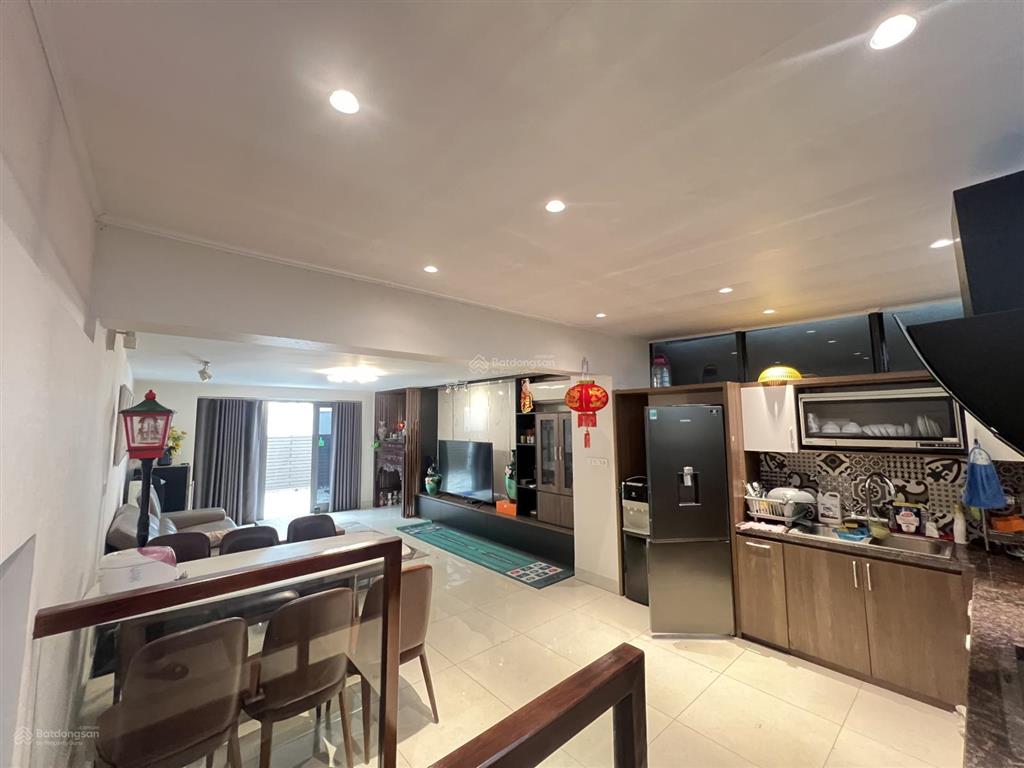 Chỉ 59 tỷ sở hữu biệt thự 3 thoáng vinhomes riverside,180m2 ,mt30m ,thang máy , kinh doanh .