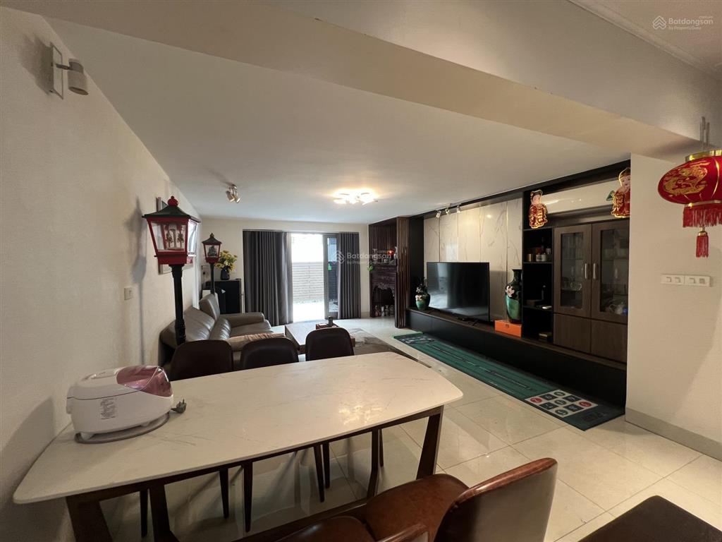 Chỉ 59 tỷ sở hữu biệt thự 3 thoáng vinhomes riverside,180m2 ,mt30m ,thang máy , kinh doanh .